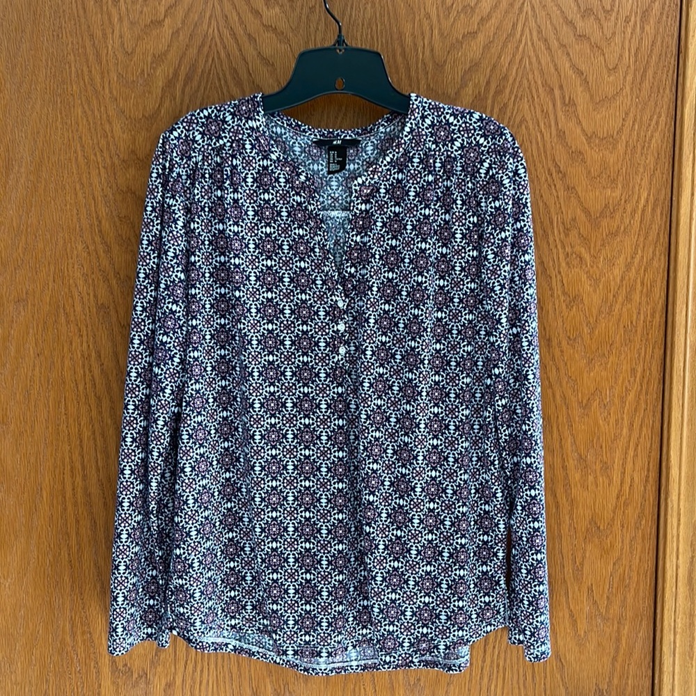 Misses H&M long sleeve Henley top Sz M